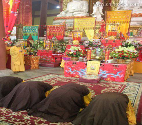 洗心禅寺礼请上圣下辉大和尚上堂说法