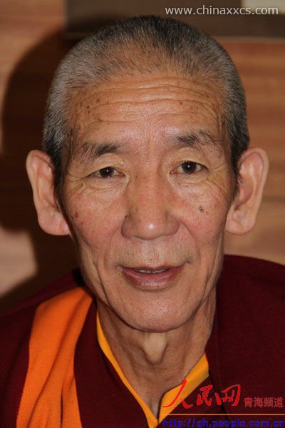 塔尔寺管委会主任、宗康活佛生日照。  郅振璞摄 